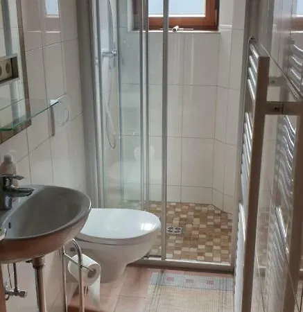 Lischenhof アパート エールヴァルト